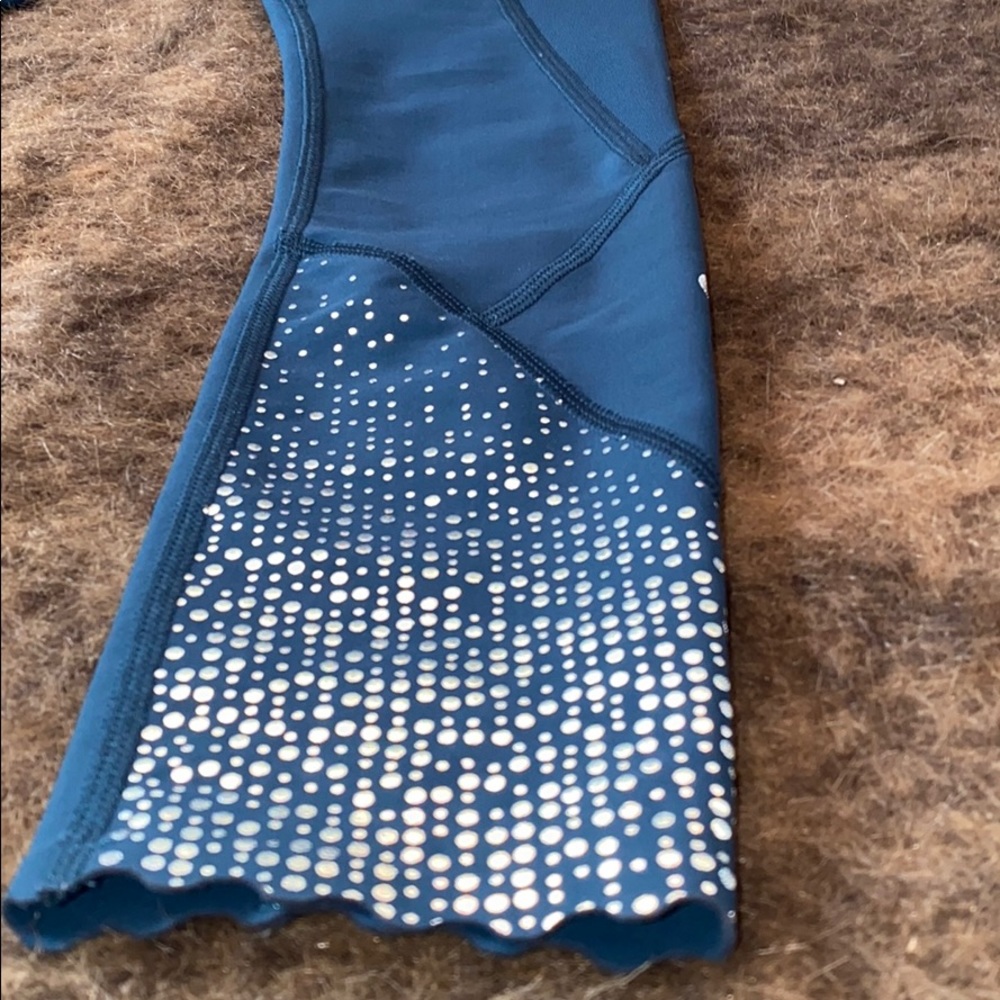 LULULEMON LEGGINGS SIZE 4!